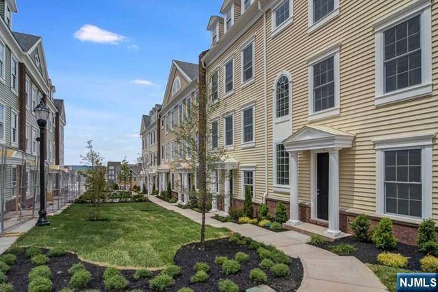Teaneck, NJ 07666,63 Parkside LN
