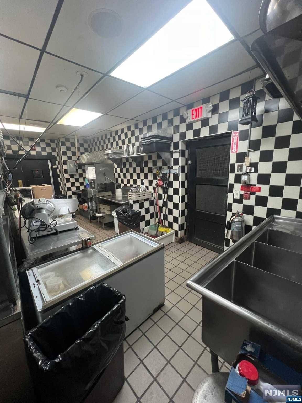 Englewood, NJ 07631,21 E Palisade