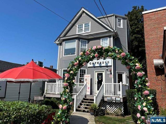 Leonia, NJ 07605,454 Broad AVE