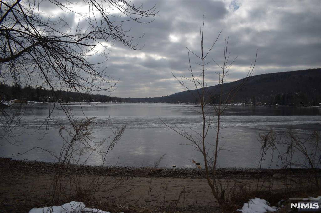West Milford, NJ 07480,0 Bearfort RD