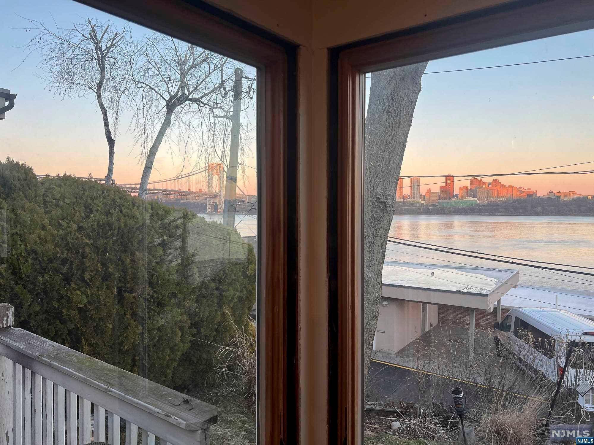 Edgewater, NJ 07020,22 Shore RD