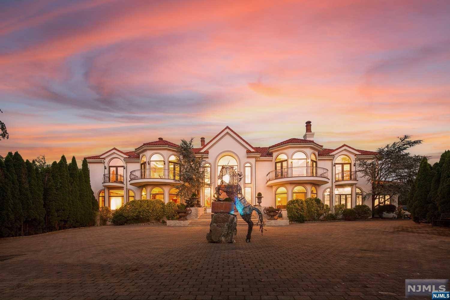 Cresskill, NJ 07626,142 Hoover DR