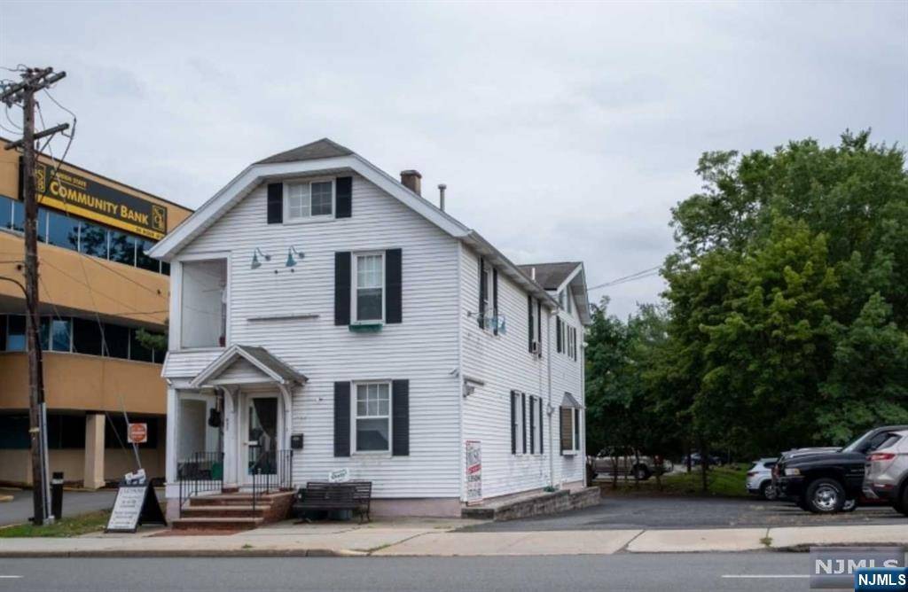 West Orange, NJ 07052,632 Eagle Rock AVE