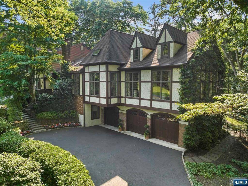 Franklin Lakes, NJ 07417,314 Freemans LN