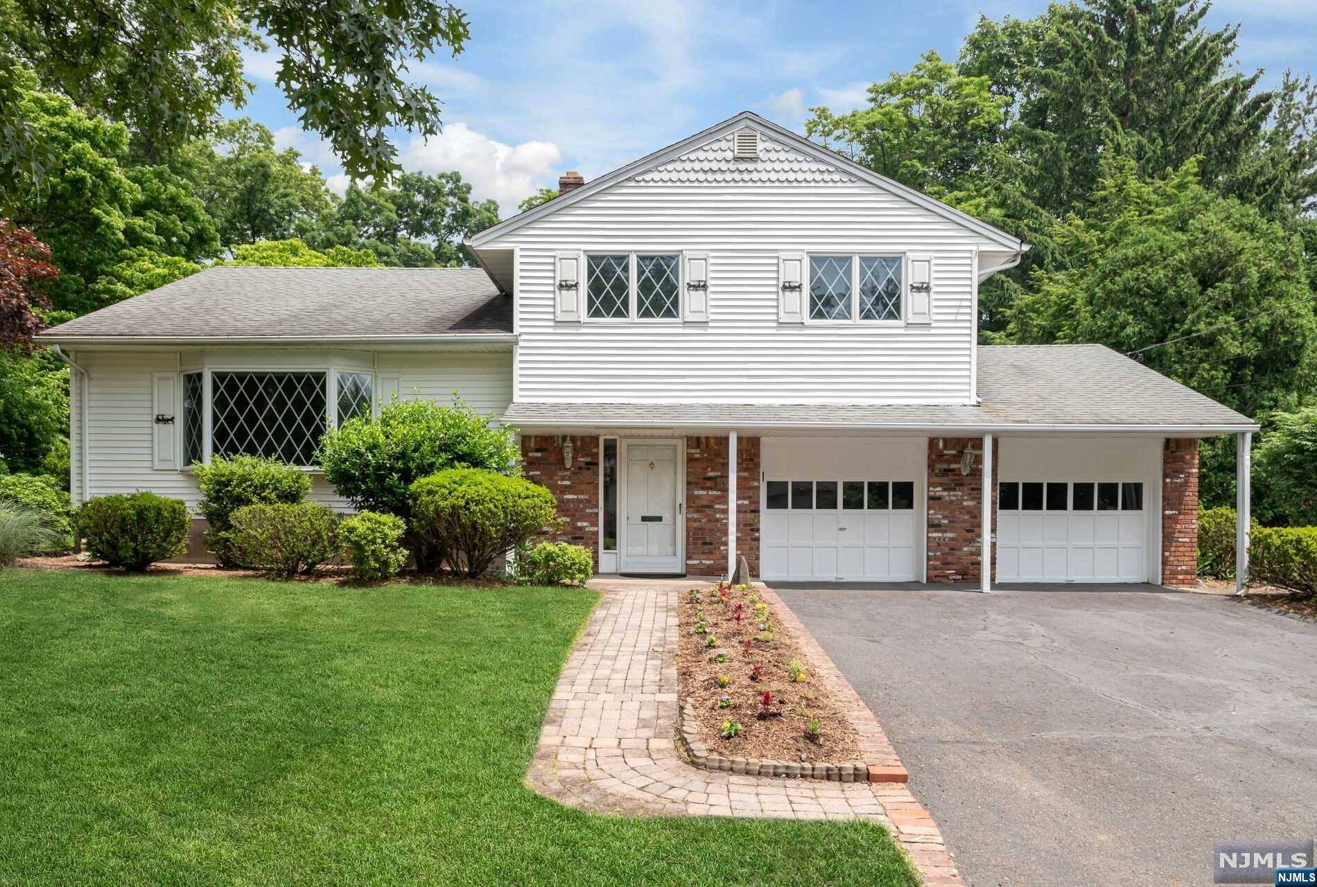 Midland Park, NJ 07432,42 Hampshire RD