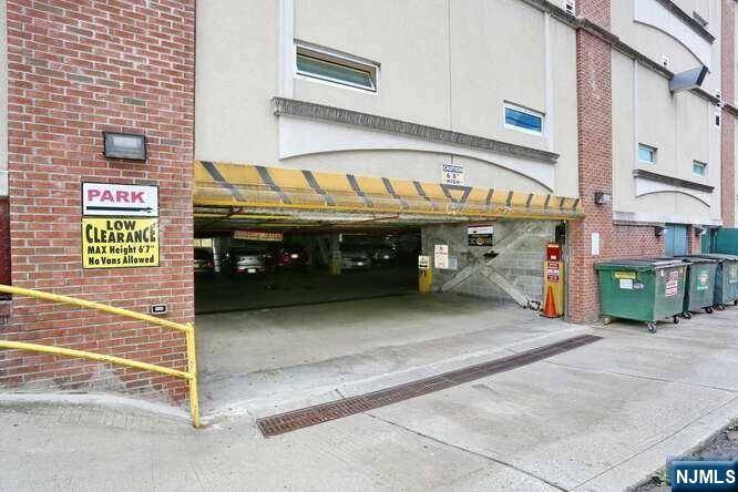 Palisades Park, NJ 07650,7 Broad AVE #301F