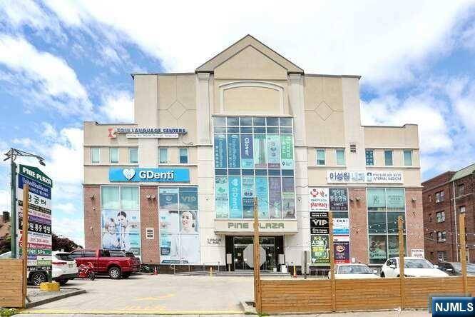 Palisades Park, NJ 07650,7 Broad AVE #301A