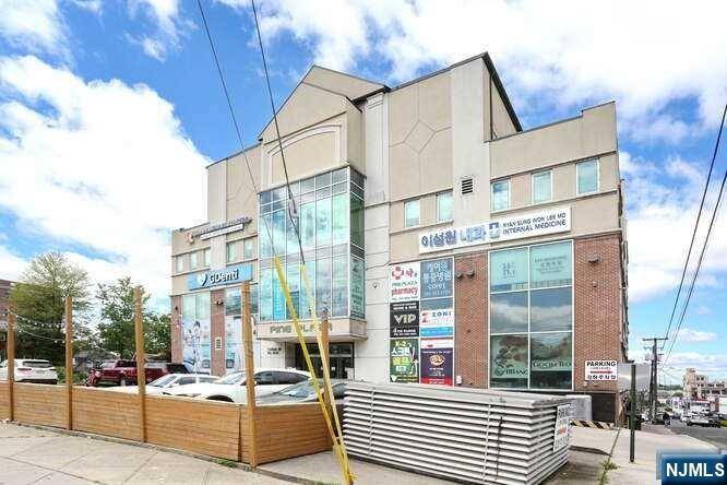 Palisades Park, NJ 07650,7 Broad AVE #207