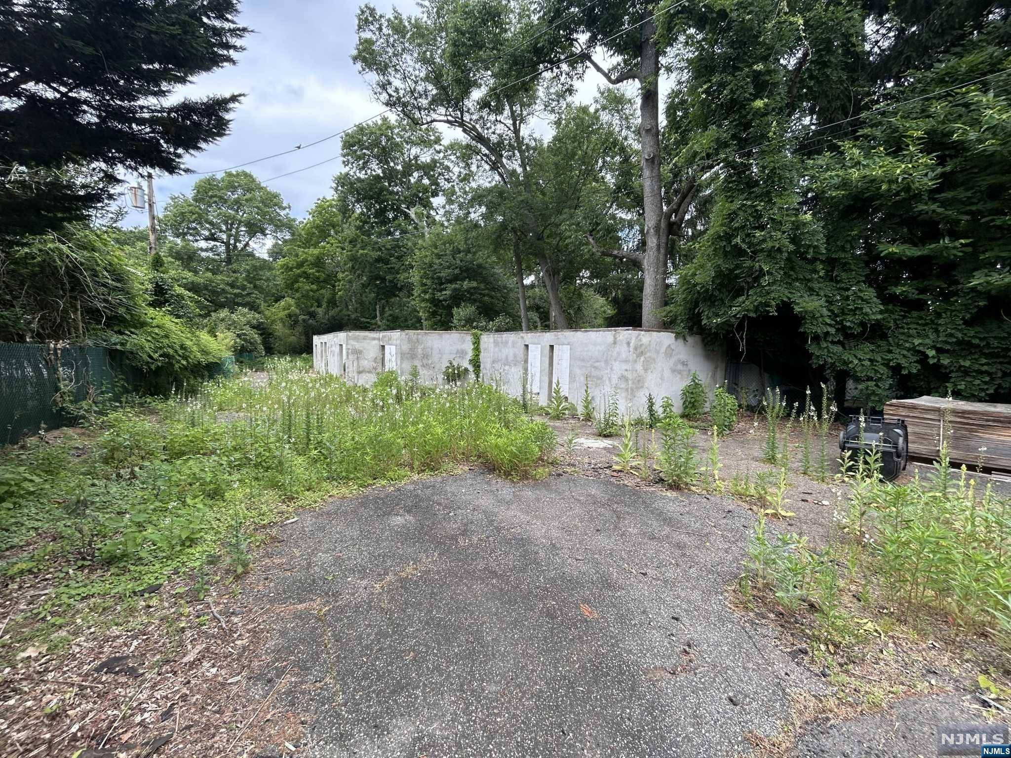 Paramus, NJ 07652,495 Paramus RD