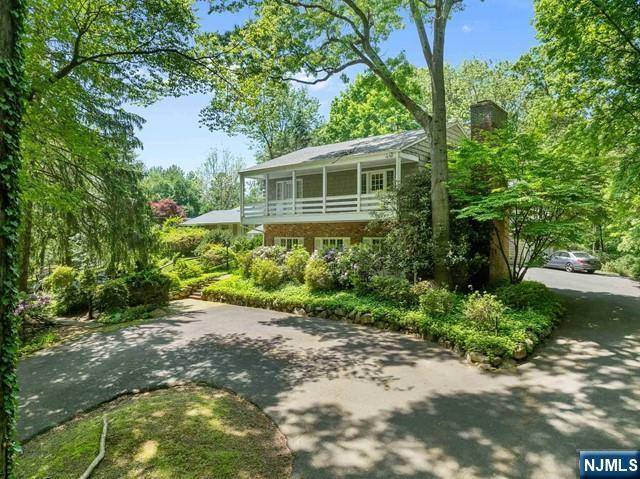 Cresskill, NJ 07626,3 Lambs LN