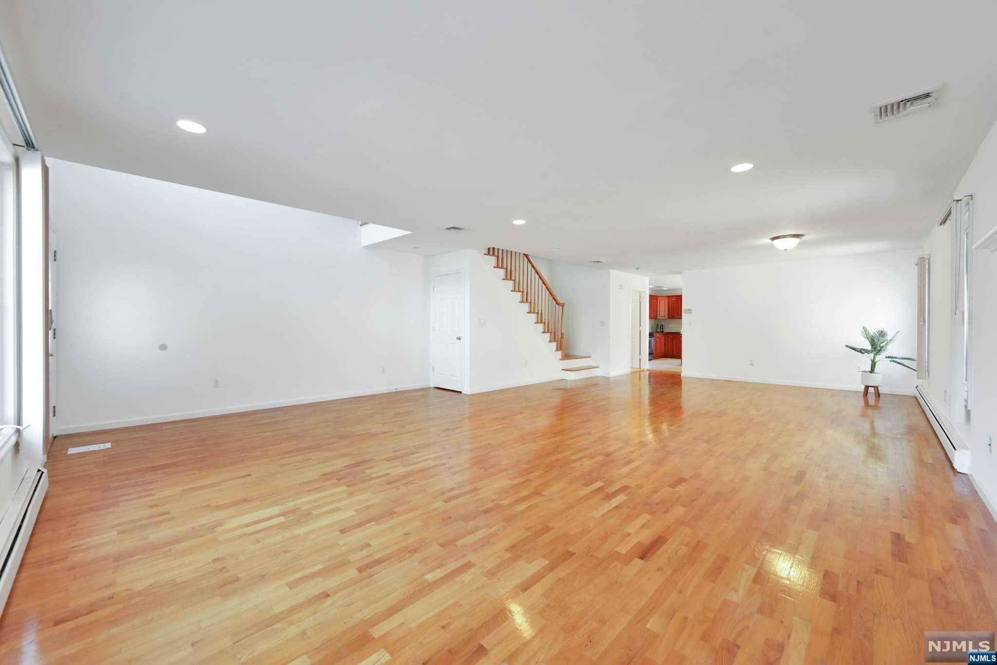 Palisades Park, NJ 07650,539B 3rd ST #B