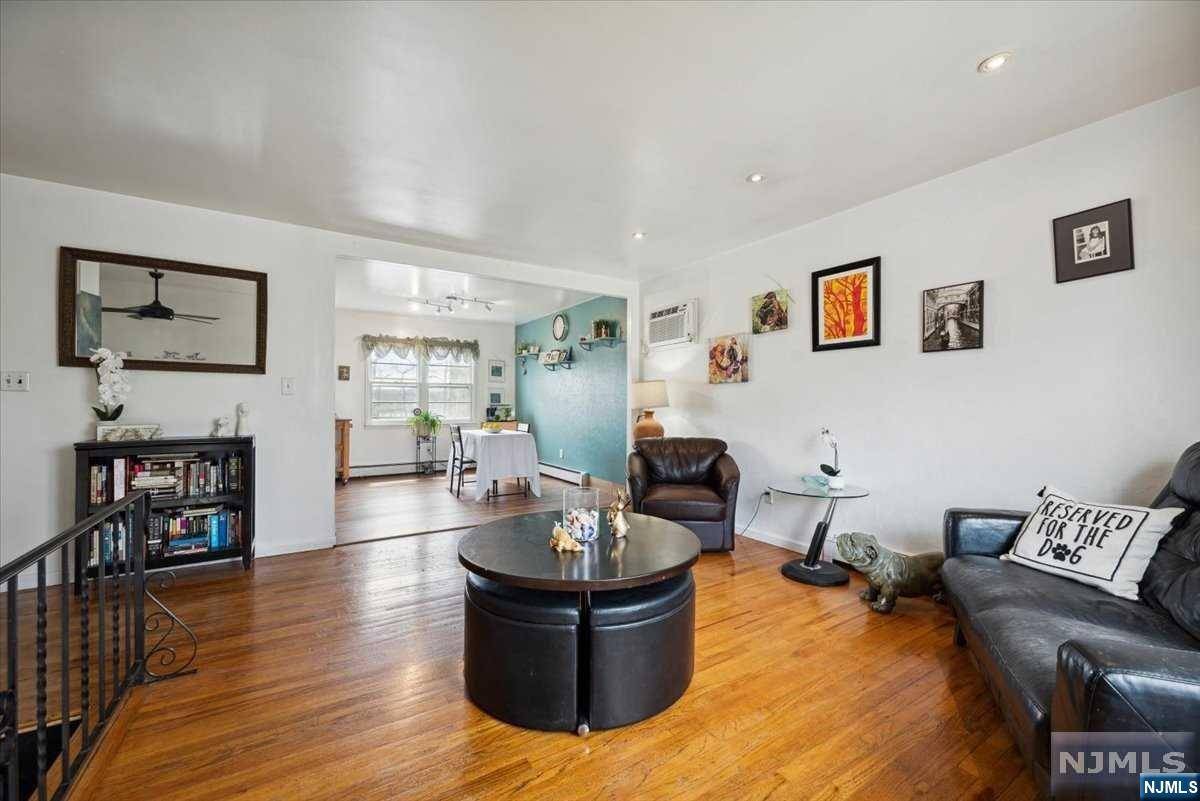 Hopatcong, NJ 07843,227 Carentan RD