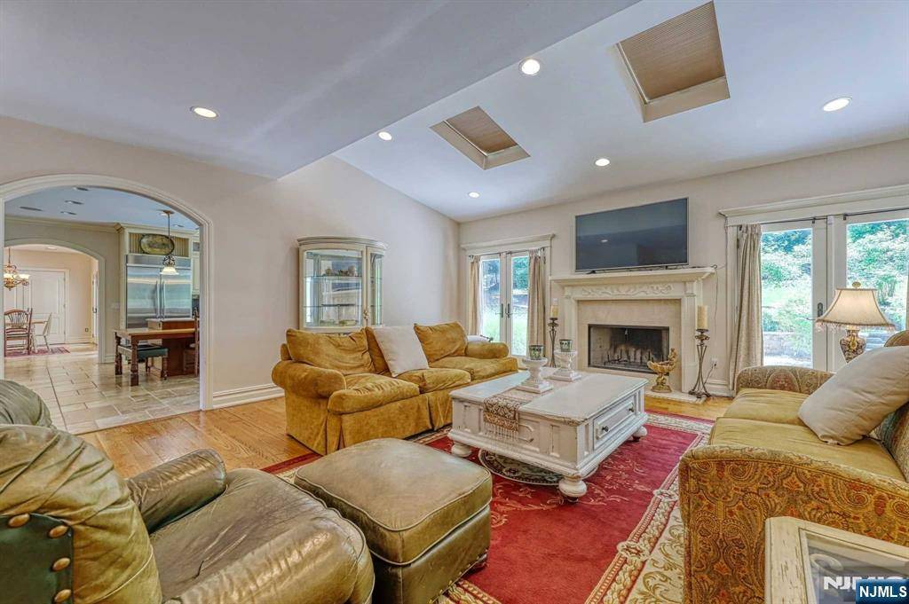 Wyckoff, NJ 07481,732 Terrace HTS