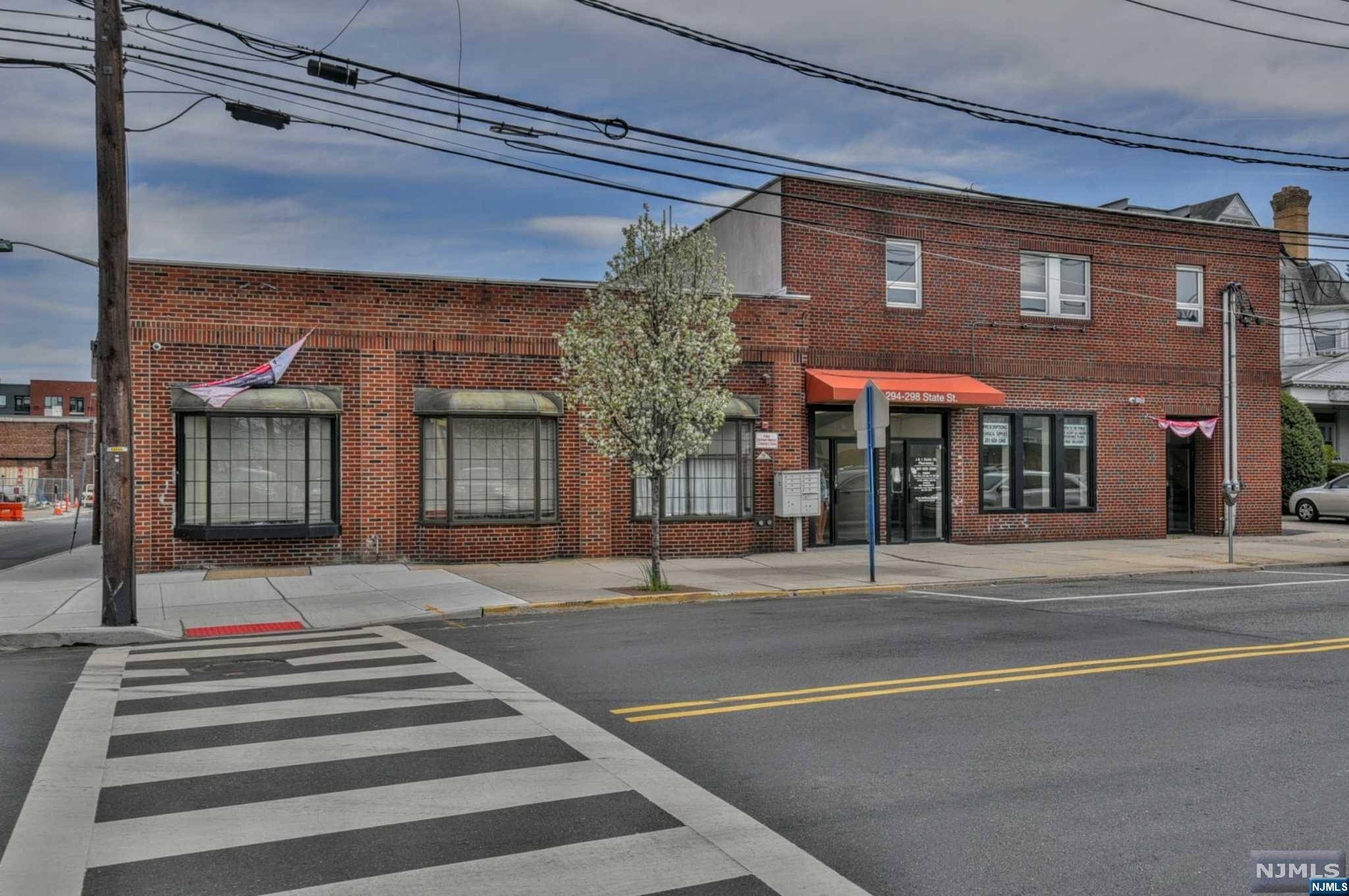 Hackensack, NJ 07601,294-298 State ST