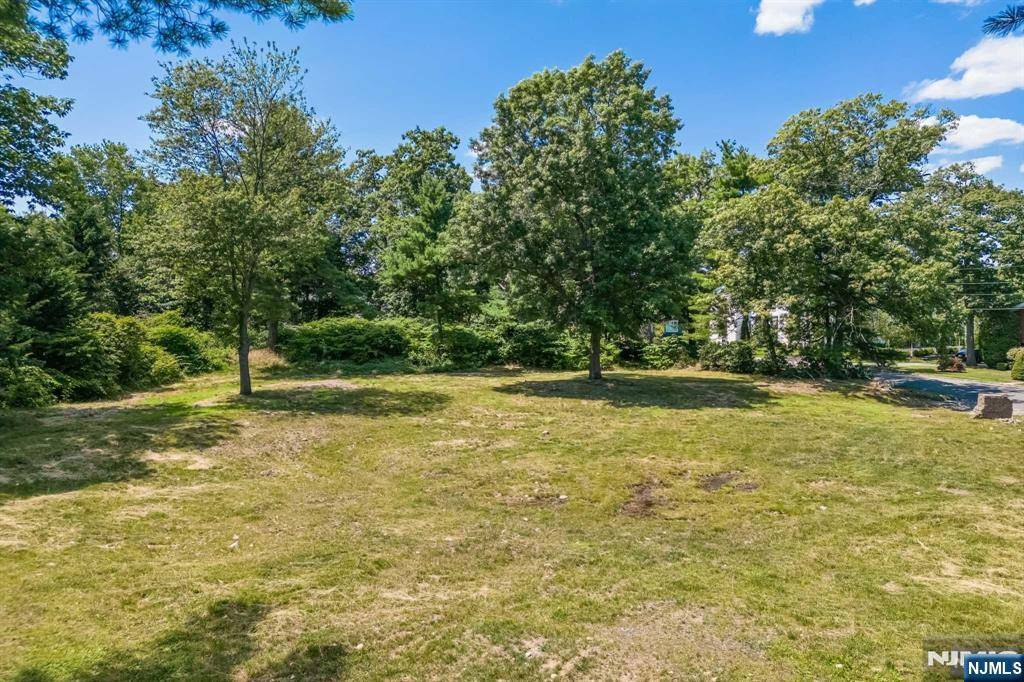 Englewood Cliffs, NJ 07632,28 Geraldine CT