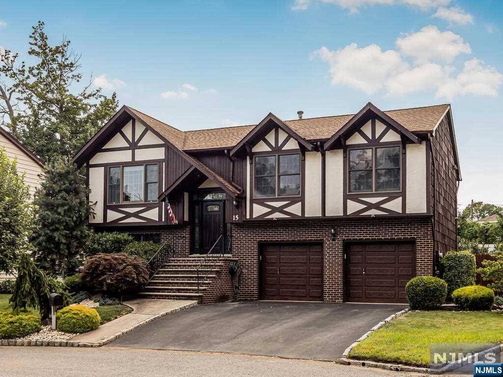 Woodbridge, NJ 07095,15 Colonial CT