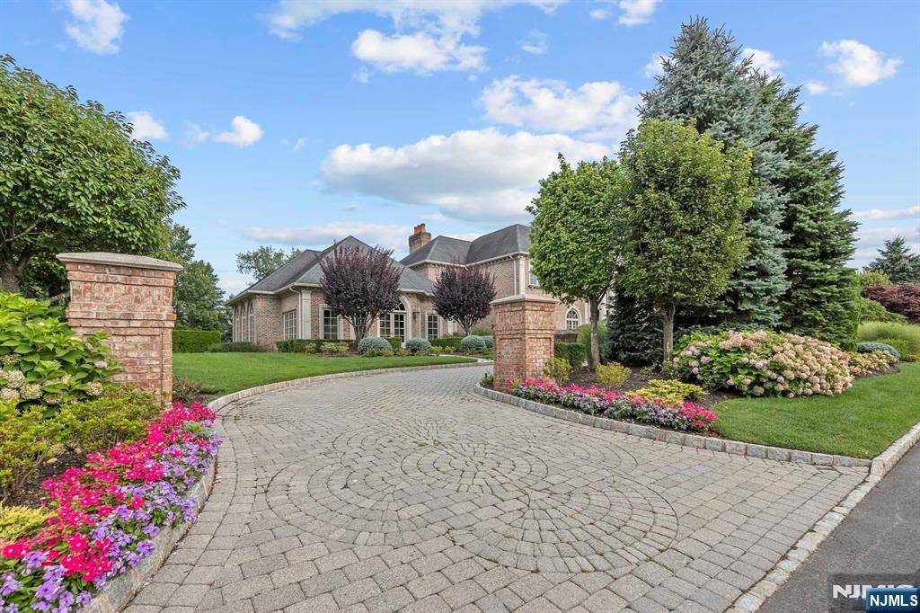 Cresskill, NJ 07626,196 Vaccaro DR
