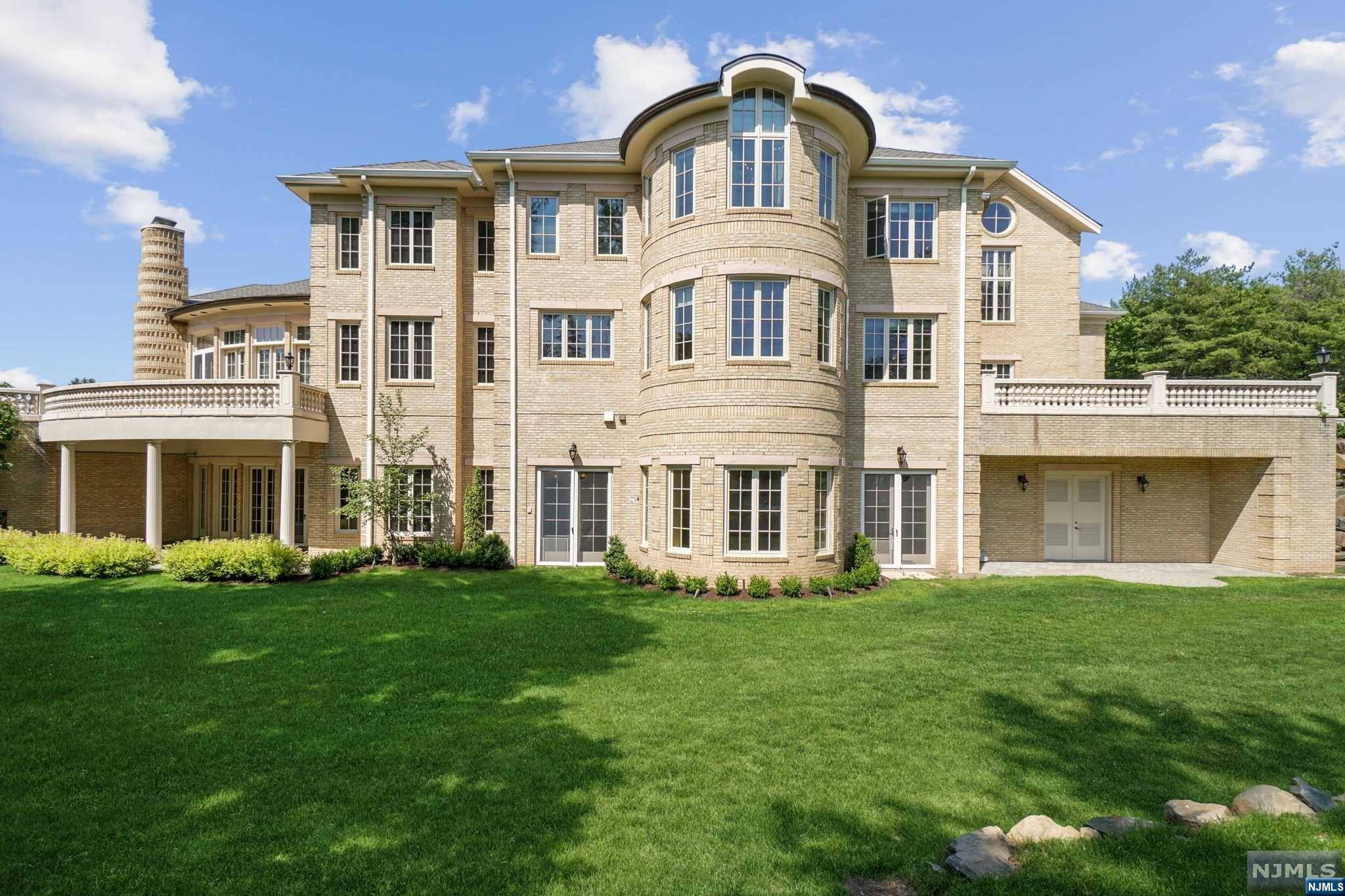 Cresskill, NJ 07626,10 E Hill CT
