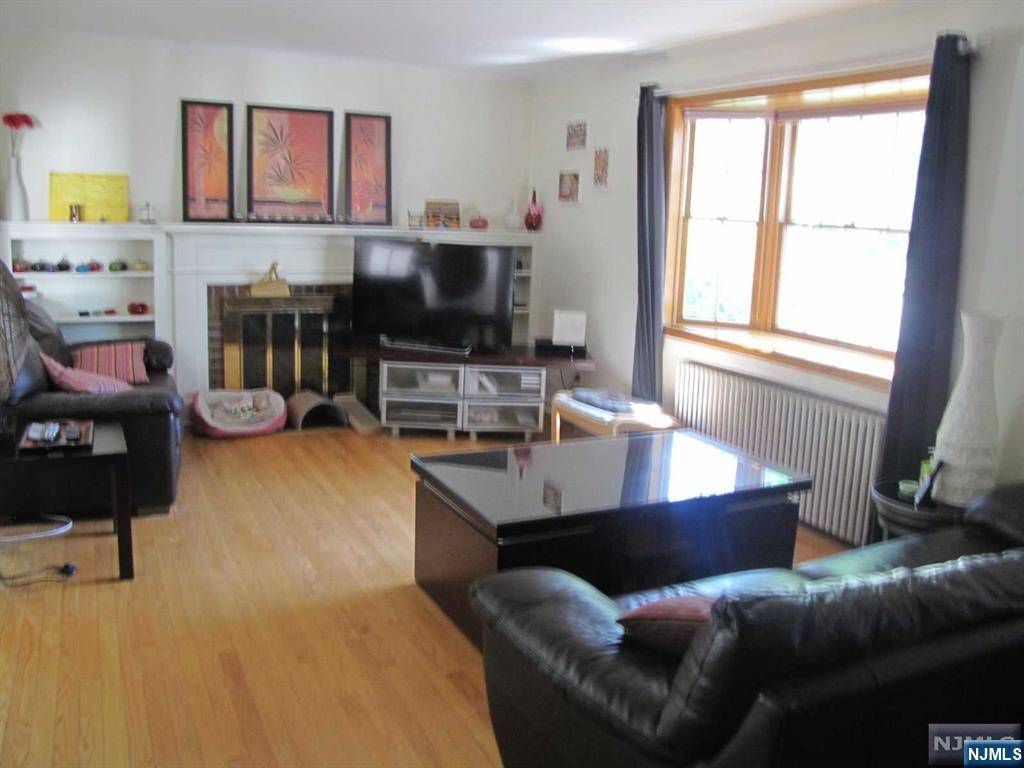 Teaneck, NJ 07666,110 Van Buren AVE
