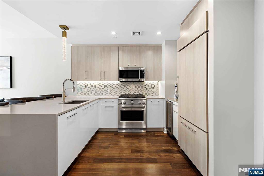 Weehawken, NJ 07086,1200 Avenue Port Imp #305