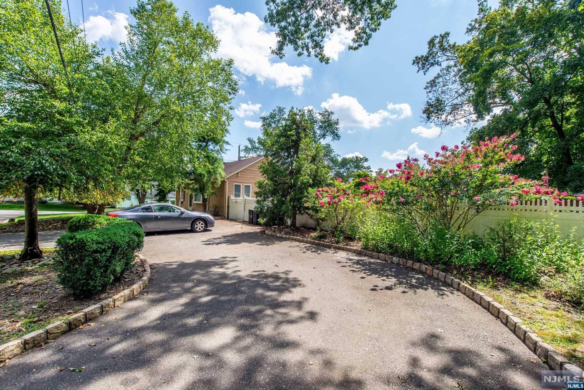 Oakland, NJ 07436,5 Loyola PL