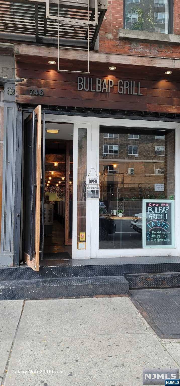 Manhattan, NY 10019,746 10th AVE