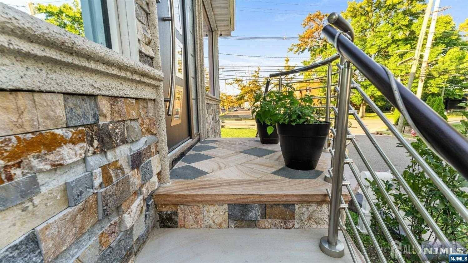 Englewood, NJ 07631,277 Epps AVE