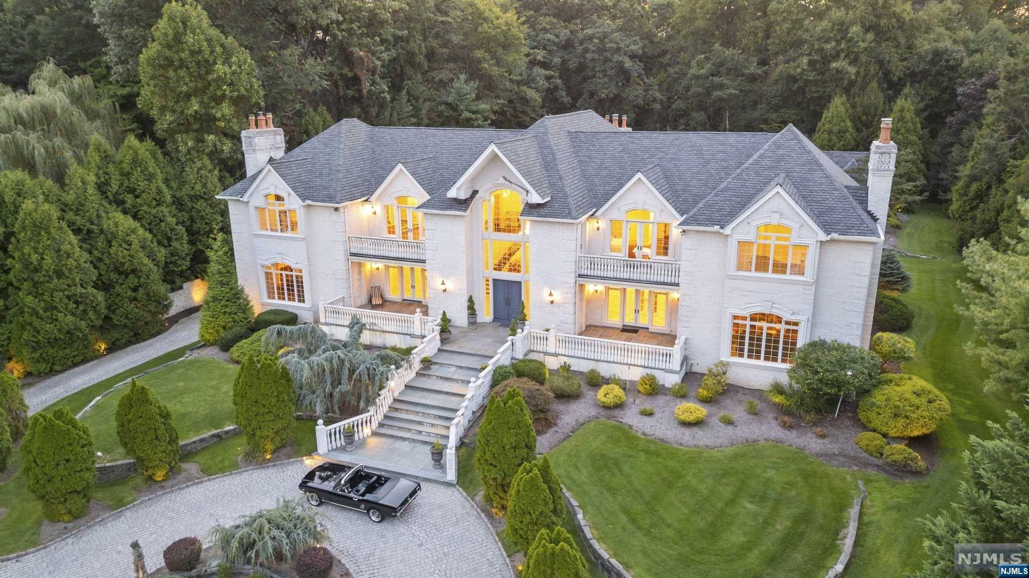 Saddle River, NJ 07458,51 Chestnut Ridge RD