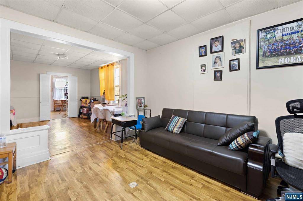 Union City, NJ 07087,2819 Summit AVE