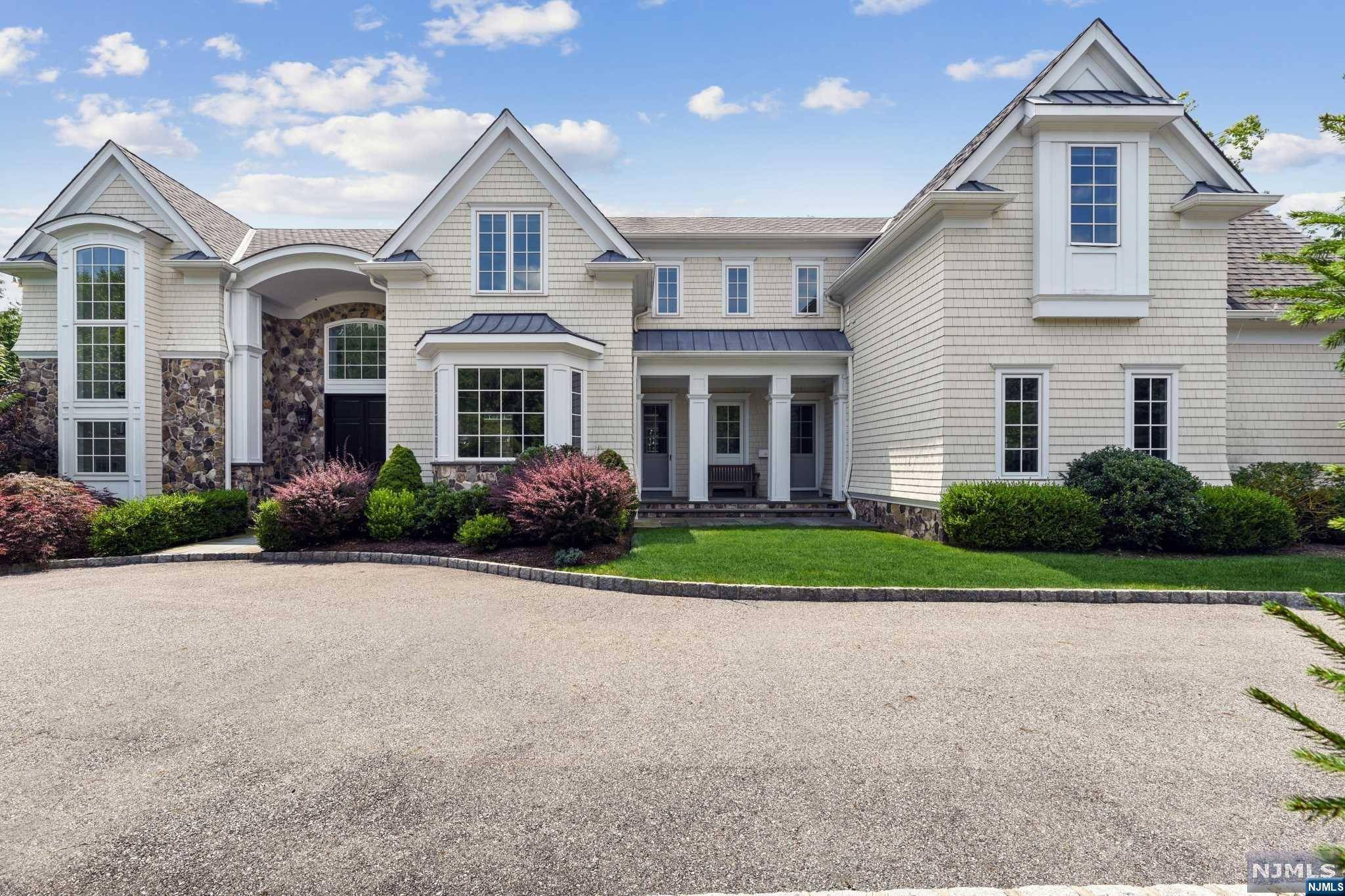 Tenafly, NJ 07670,124 Essex