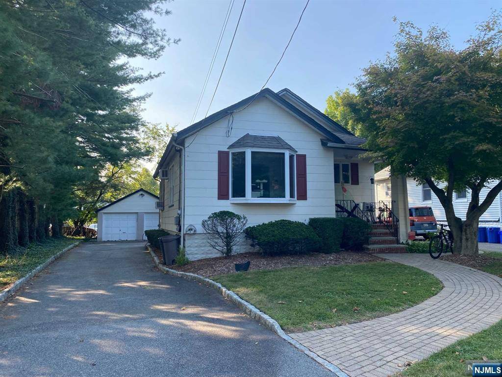 Cresskill, NJ 07626,21 Milton ST