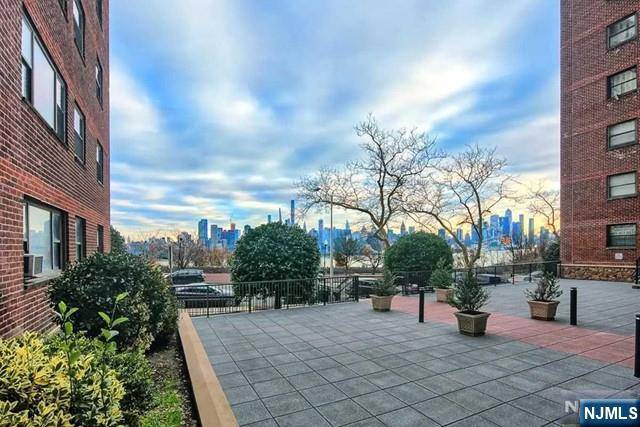 West New York, NJ 07093,6515 Boulevard East #G1