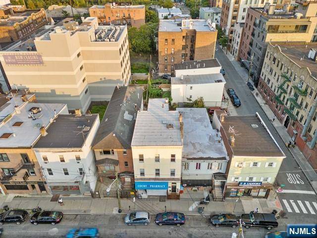 Jersey City, NJ 07306,372 Summit AVE