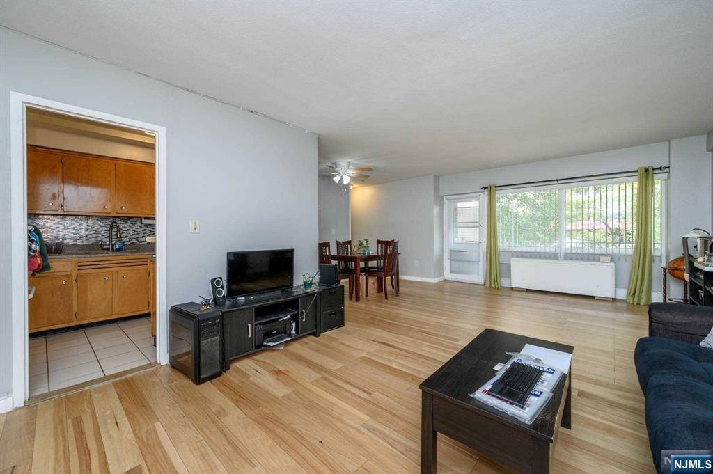 East Orange, NJ 07017,276 Prospect ST #2B
