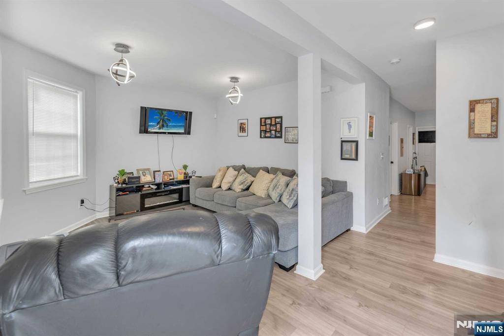 Orange, NJ 07050,229 N Center ST