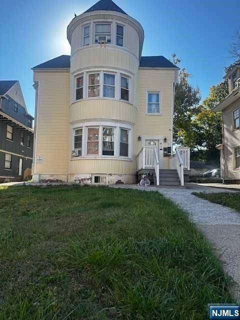 East Orange, NJ 07017,61 Washington ST