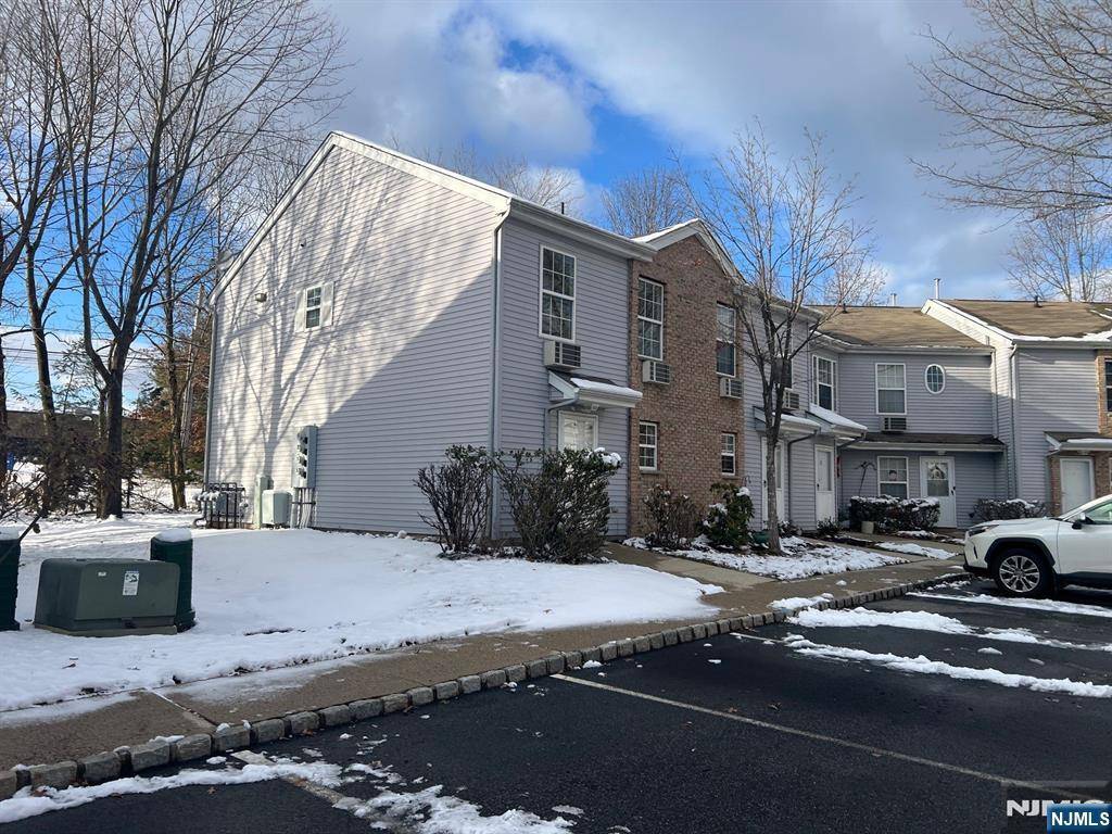 Saddle River, NJ 07458,8 Packer PL