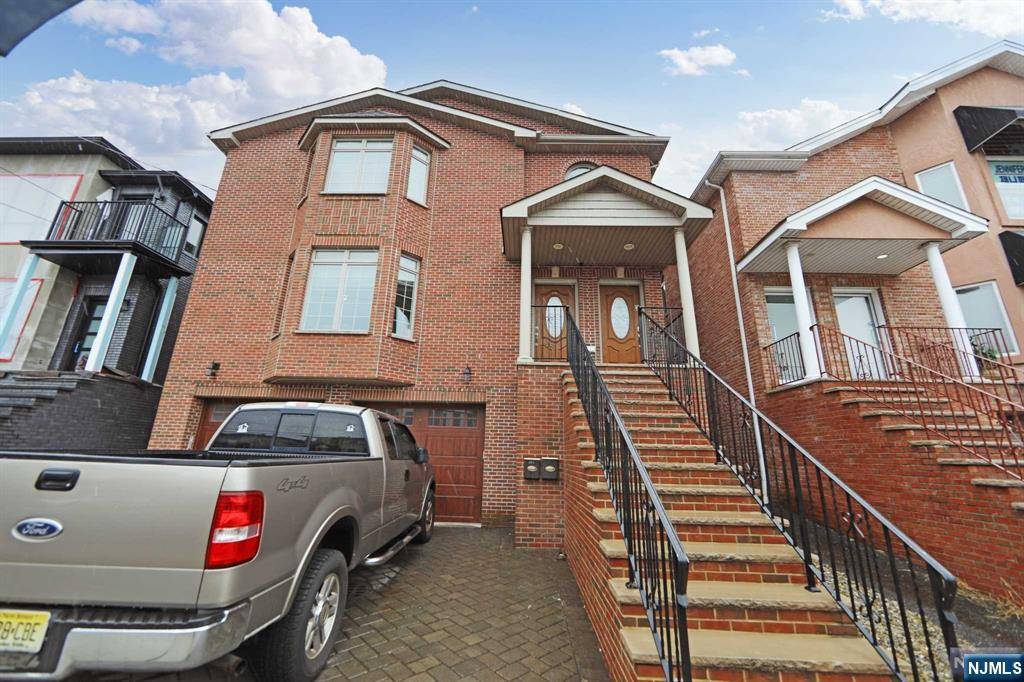 Palisades Park, NJ 07650,14 E Ruby AVE #1st Fl