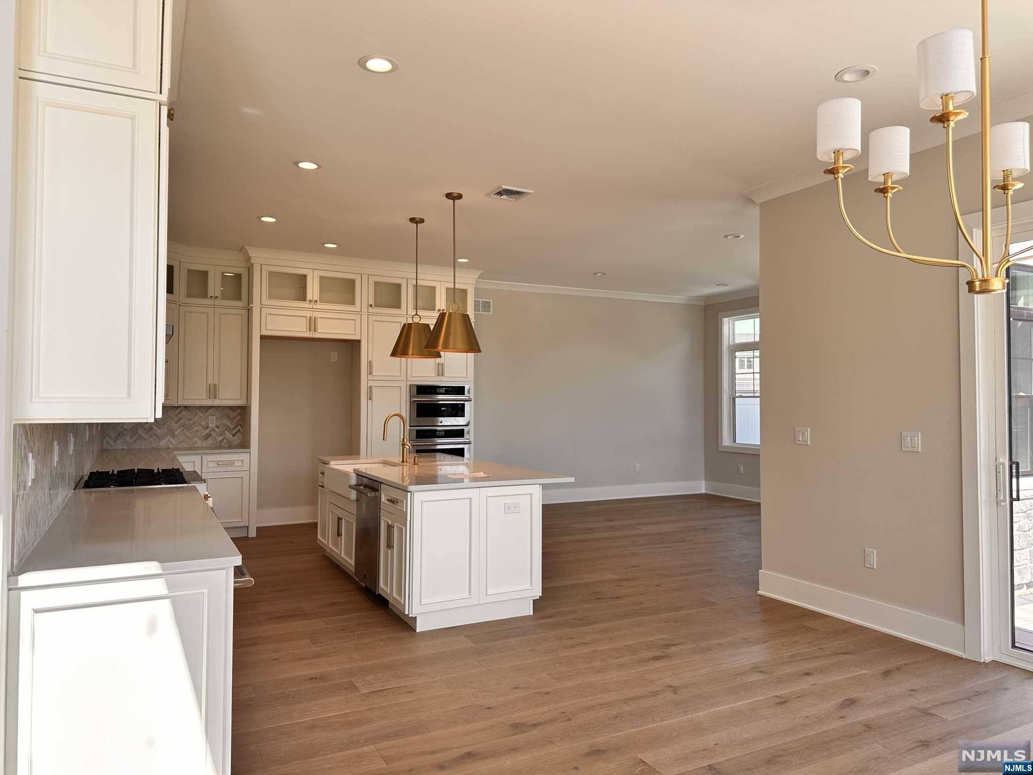 River Vale, NJ 07675,92 Woodmont CIR