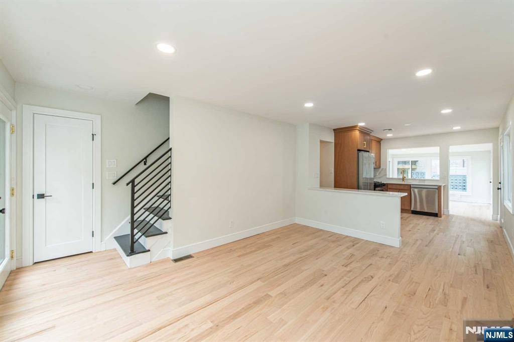 Fort Lee, NJ 07024,380 New York AVE