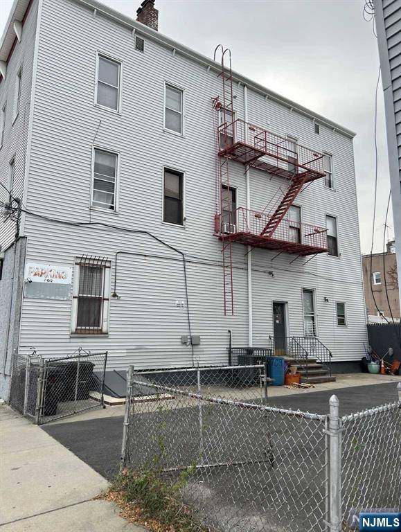 Jersey City, NJ 07305,1709 John F Kennedy BLVD