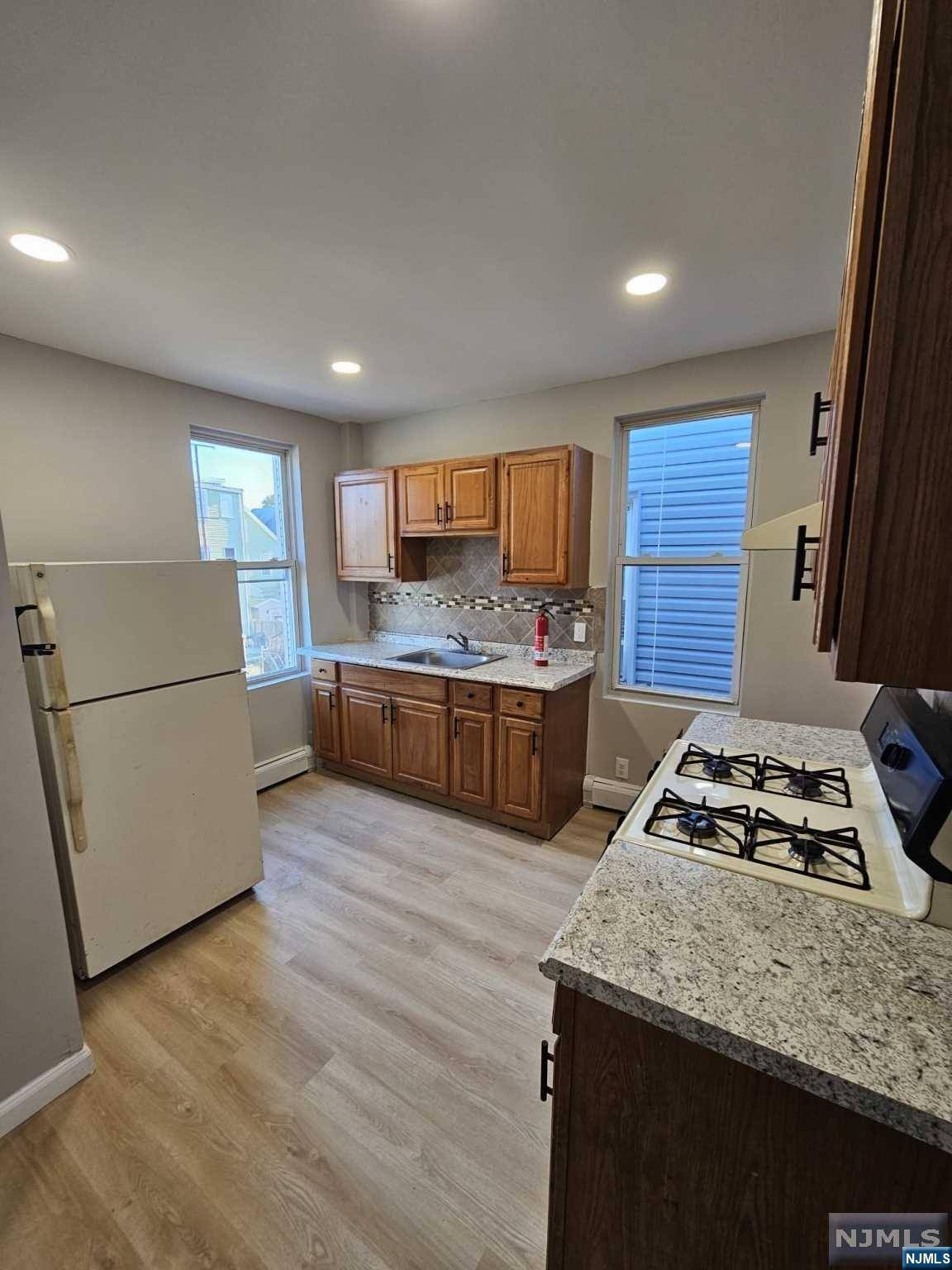 Elizabeth, NJ 07206,231 Clark PL #2