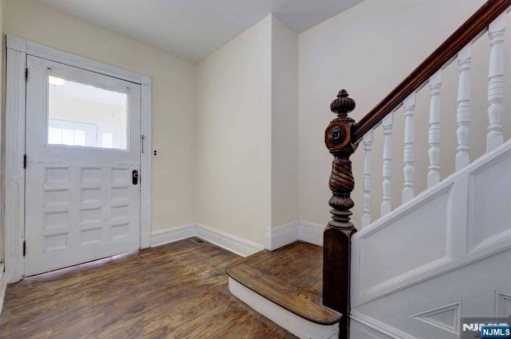 Hasbrouck Heights, NJ 07604,262 Raymond ST