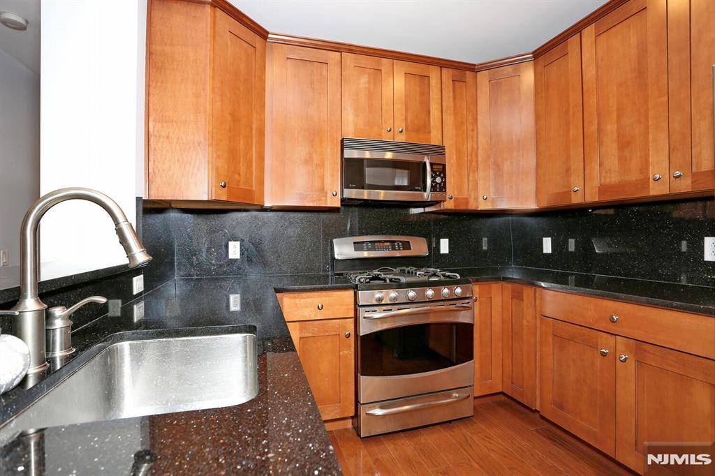 North Bergen, NJ 07047,7400 River RD #228