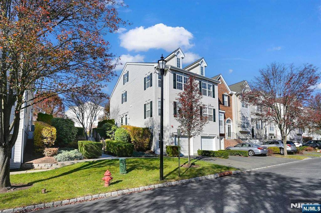 Nutley, NJ 07110,522 Coventry DR