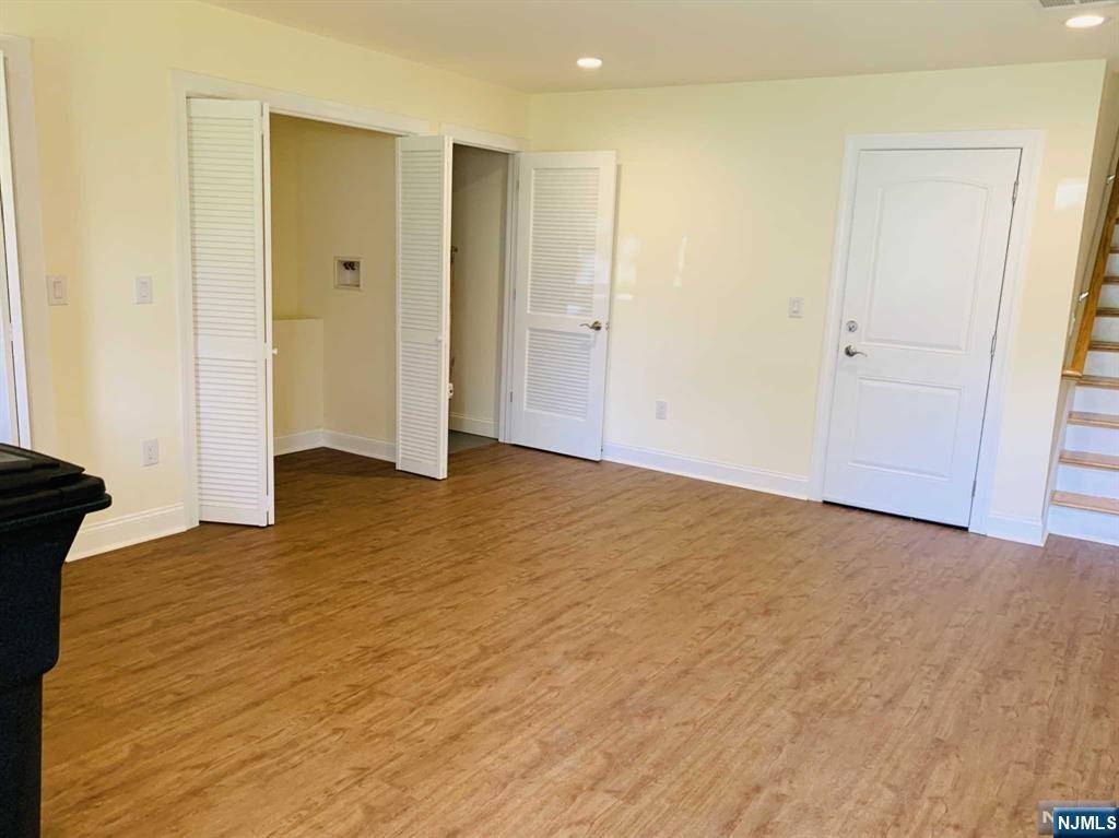 Garfield, NJ 07026,75 Alpine ST