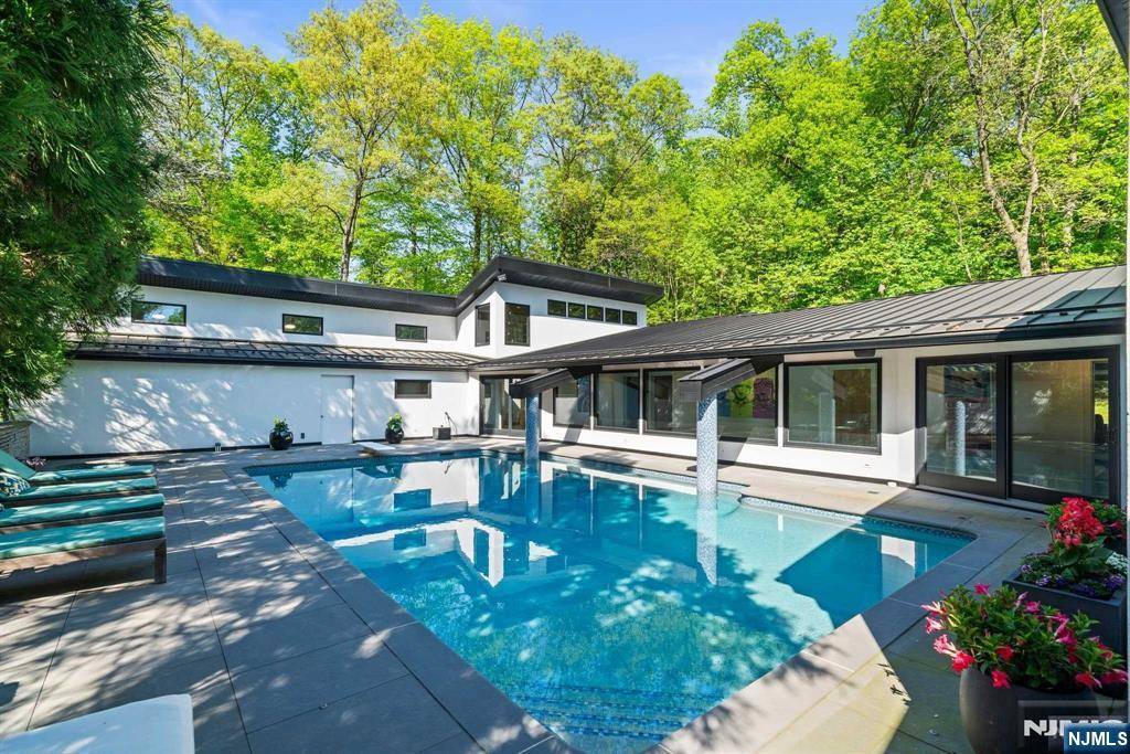Cresskill, NJ 07626,53 Kennedy DR