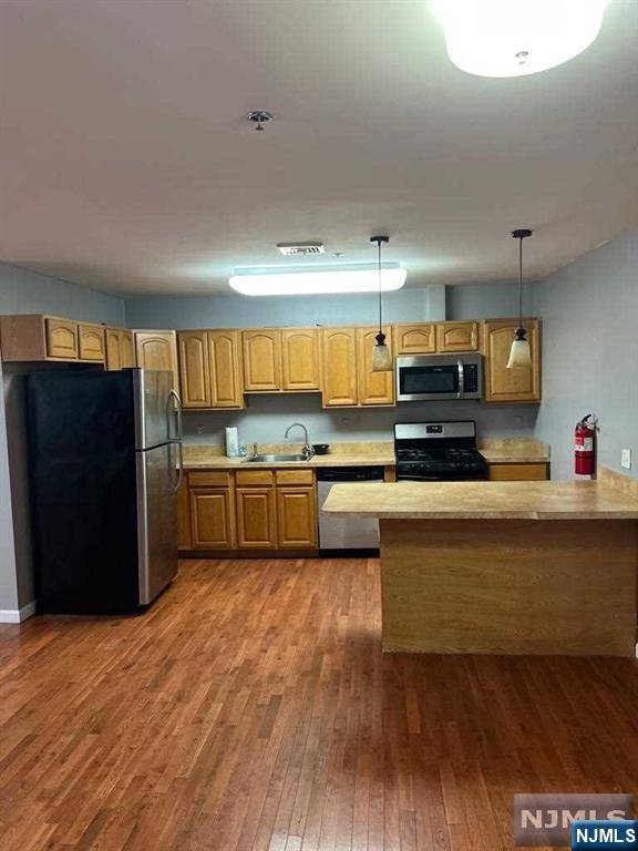 Paterson, NJ 07501,79-93 Montgomery ST #406