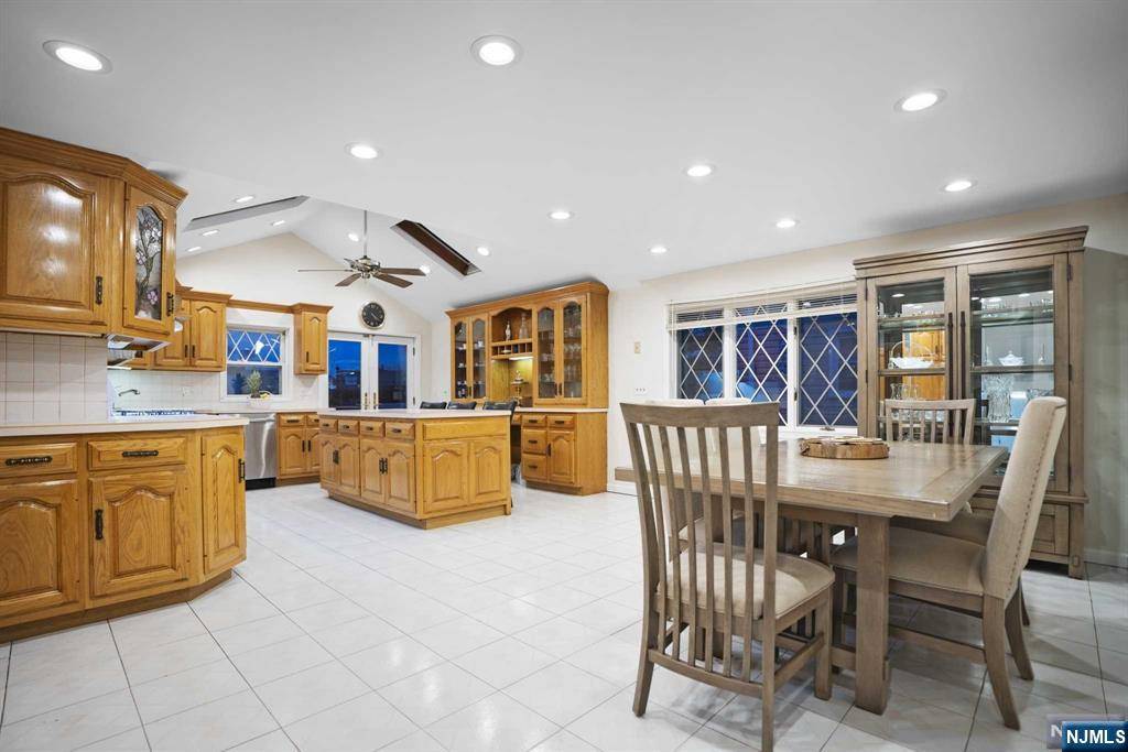 Saddle Brook, NJ 07663,431 Van Luyn TER