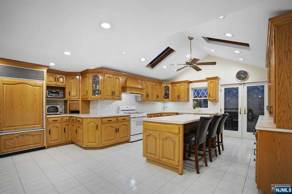 Saddle Brook, NJ 07663,431 Van Luyn TER